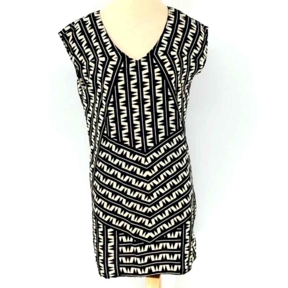 Be Bop shift dress, medium,  black/white. Y2K Geometric Print‎